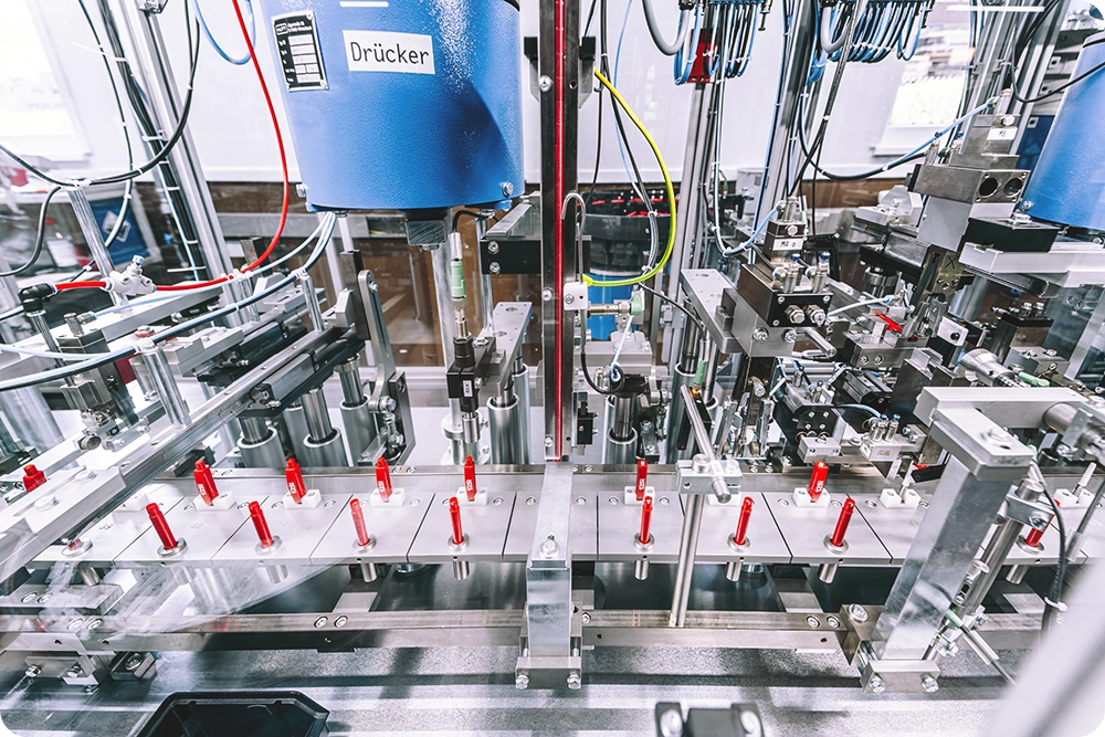 Einblick in die Fertigung von Kugelschreibern