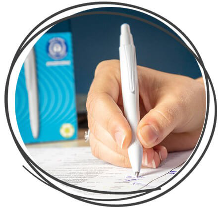 Schneider Reco Weiss Kugelschreiber Recycling beim Schreiben