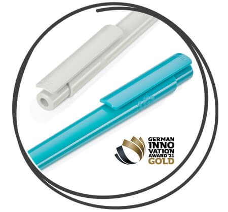 Nahaufnahme uma recycled pet pen pro weiss blau clip innovation award
